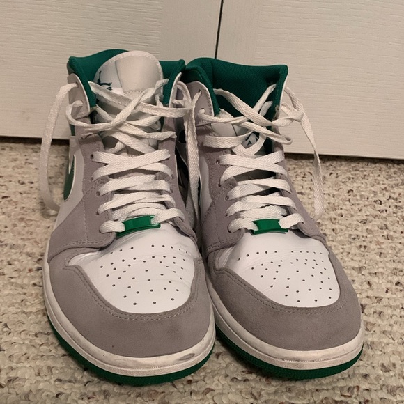 Jordan 1 Mid SE grey green - 10.5 men’s - Picture 3 of 8